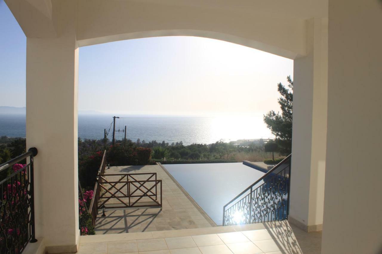 Martika Luxury Villa Agia Marina  Exterior foto